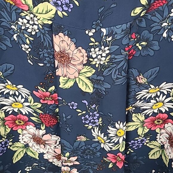 Torrid Floral Print Georgette Pleated Back Blouse Scoop Relaxed Fit Keyhole L/12 - Picture 10 of 11